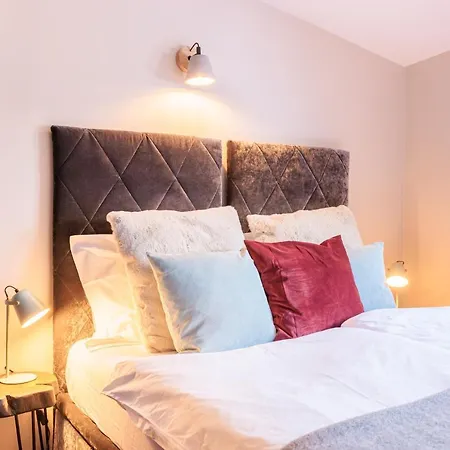 No 8 Bed & Bar Hotell