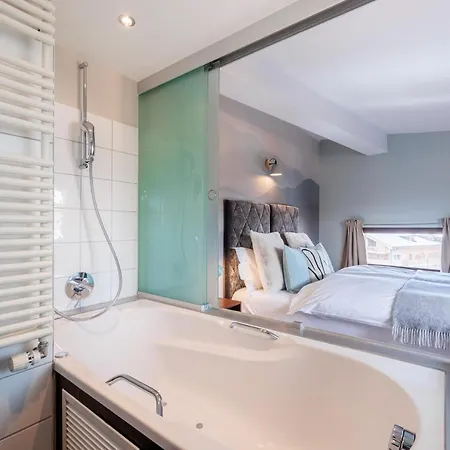 No 8 Bed & Bar ホテル 3*