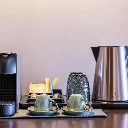 No 8 Bed & Bar Hotell 3*