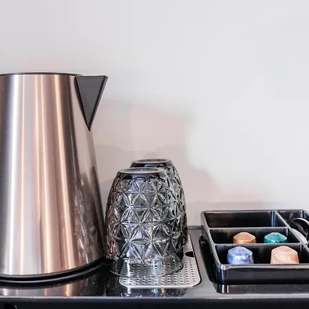 No 8 Bed & Bar Hotel