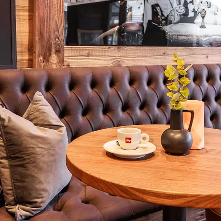 ホテル No 8 Bed & Bar 3*