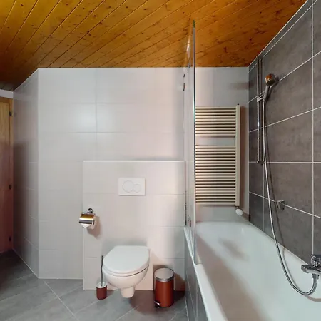 No 8 Bed & Bar ホテル ヴェルビエール