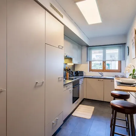 No 8 Bed & Bar ホテル ヴェルビエール