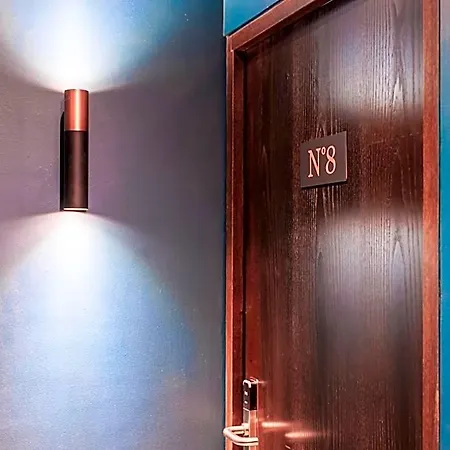 No 8 Bed & Bar ホテル ヴェルビエール
