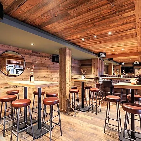 No 8 Bed & Bar 3* ヴェルビエール