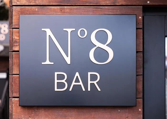 No 8 Bed & Bar 酒店 3*