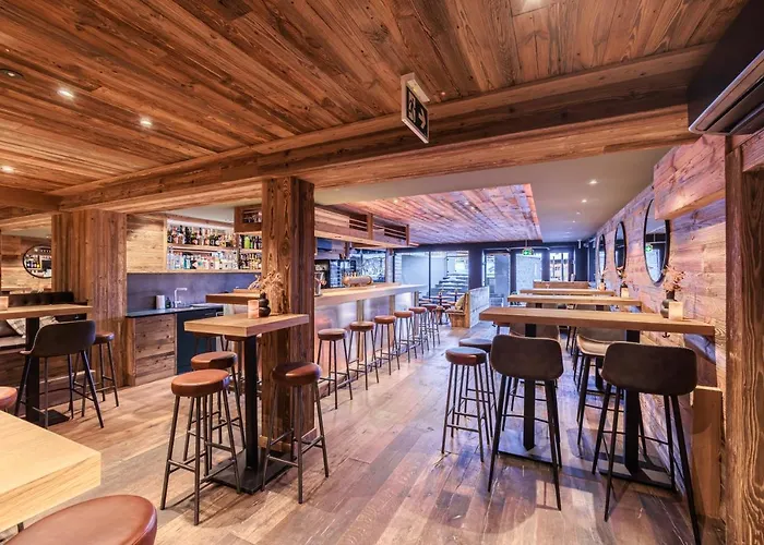 No 8 Bed & Bar 3* 韦尔比耶