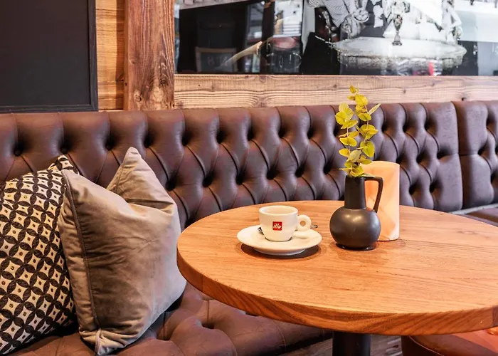 酒店 No 8 Bed & Bar 3*