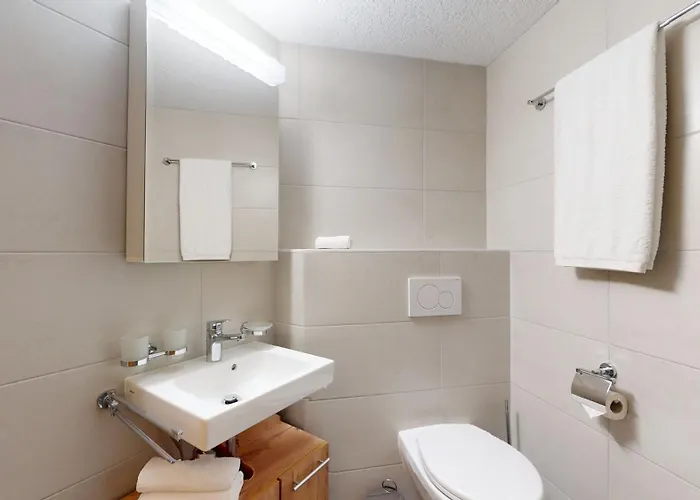 No 8 Bed & Bar 酒店 3*