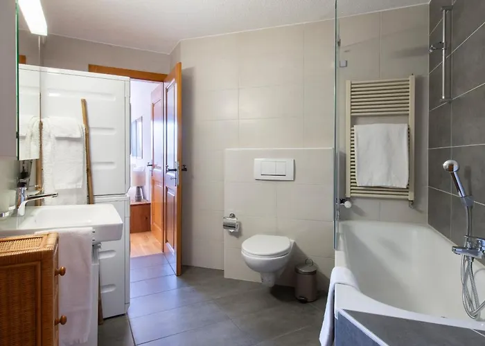 No 8 Bed & Bar 酒店 3*