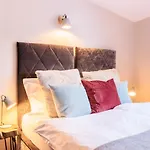 No 8 Bed & Bar מלון