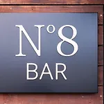No 8 Bed & Bar מלון 3*