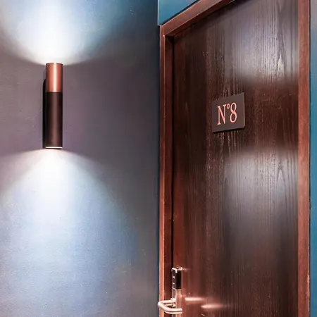 No 8 Bed & Bar 호텔