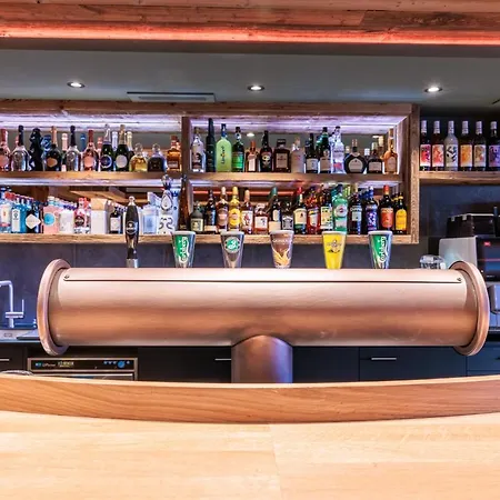 호텔 No 8 Bed & Bar