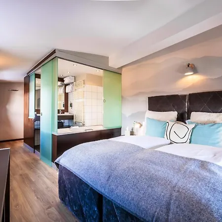 No 8 Bed & Bar