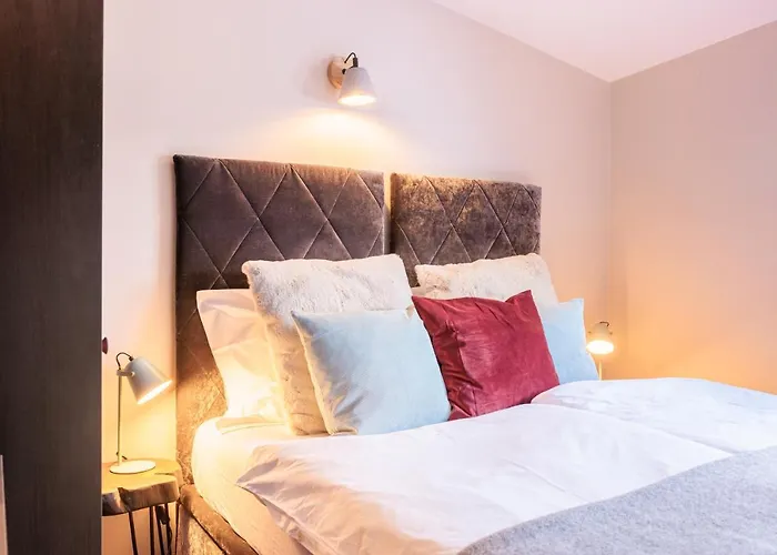 No 8 Bed & Bar Hotel