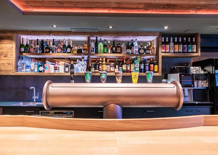 Hotel No 8 Bed & Bar