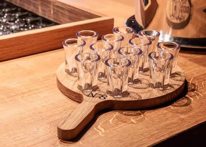 Hotel No 8 Bed & Bar 3*